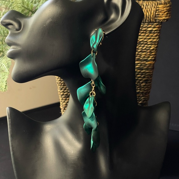 Monique - Bohemian Long Drop Earrings.Hot Item. NWT - Picture 6 of 6